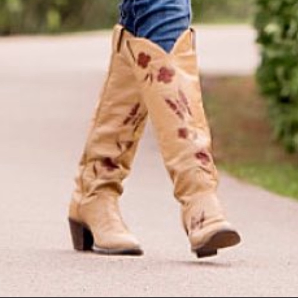 ISO Larry Mahan Vintage Butterfly Boots size 7-8 W
